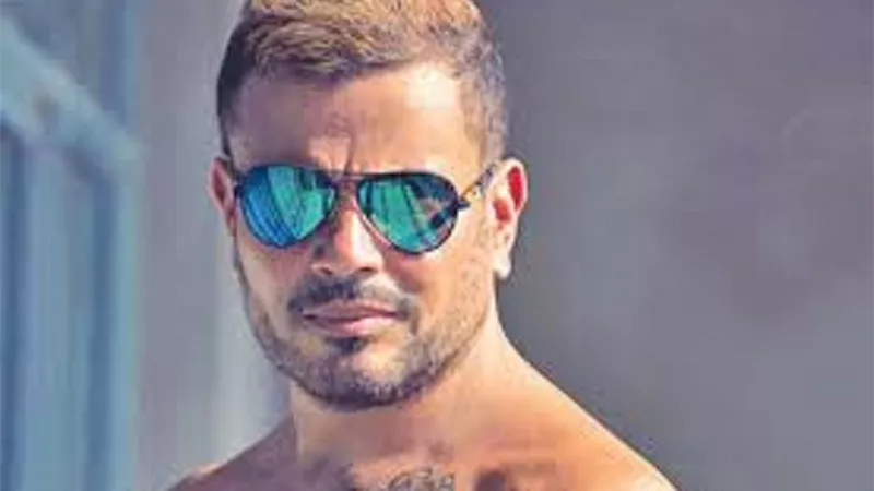 خبيرة التاروت: مشروع زواج لعمرو دياب فى 2019