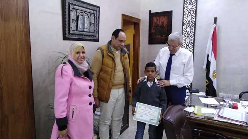 تعليم القليوبية تكرم الطالب سلامة امين بالابتدائية لحفظه القرآن الكريم