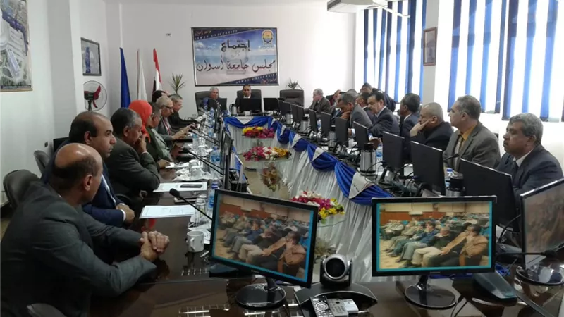 مجلس جامعة أسوان يوافق علي انشاء مركز أبحاث للطاقة الجديدة والمتجددة