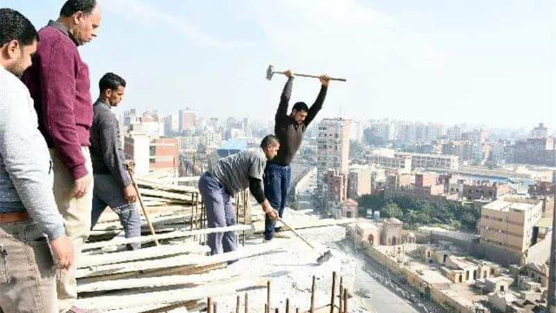 غراب يأمر بإزالة 3 أدوار مخالفة بعقار سكنى بأبو الريش بالزقازيق