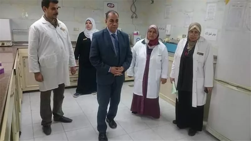 مدير التأمين الصحى بالشرقية يتابع تقديم الخدمة العلاجية بعيادة وادارة منيا القمح