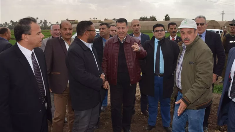 محافظ بني سويف يطالب بتوعية المزارعين بالفول البلدي
