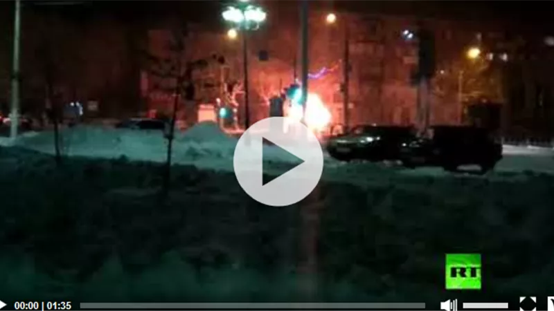 مقتل 3 أشخاص في حريق سيارة .. والسبب اسطوانه الغاز.. فيديو