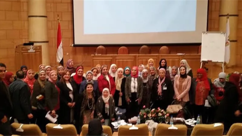 محاضرة للعاملين بقطاع الطيران 