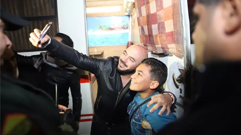 العسيلي يتألق وسط جمهوره في حفل غنائي ضخم بليلة رأس السنة