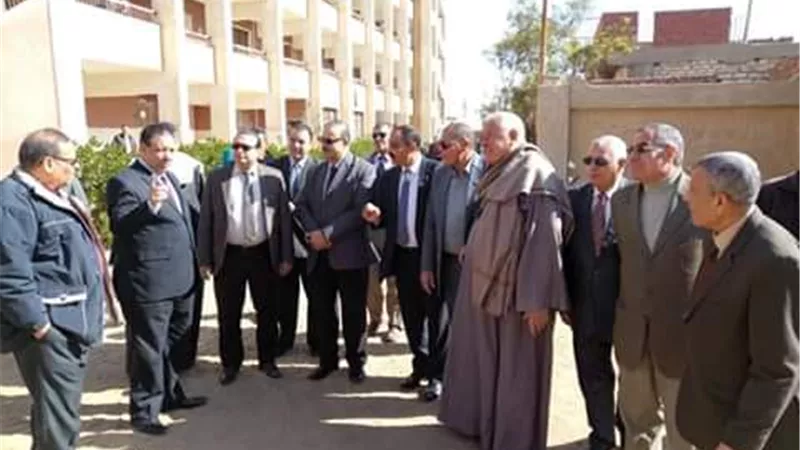 وكيل الوزارة ورئيس مجلس الأمناء يتفقدان سير الامتحانات ببنى سويف