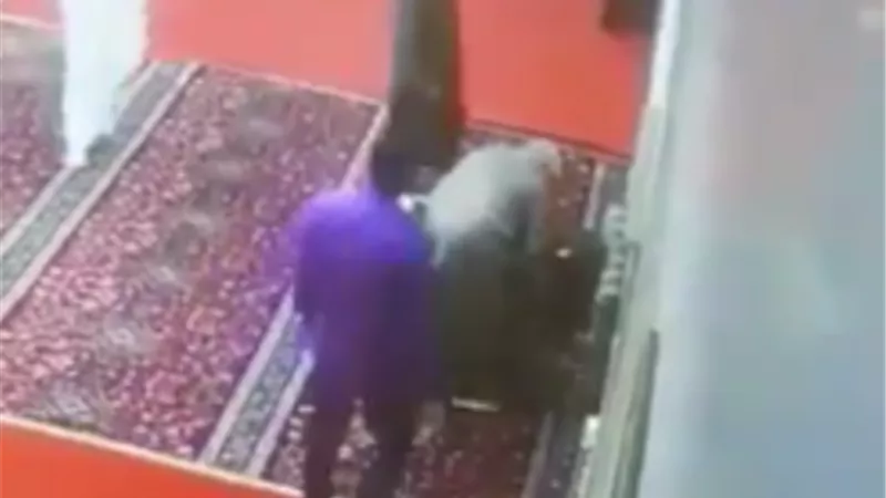 وفاة أجنبي داخل مسجد في السعودية صور