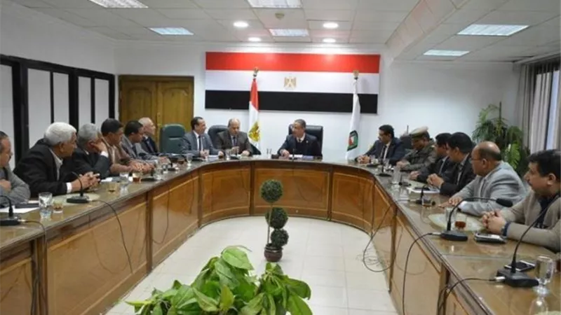 محافظ سوهاج يلتقي ببنك مصر لتفعيل 