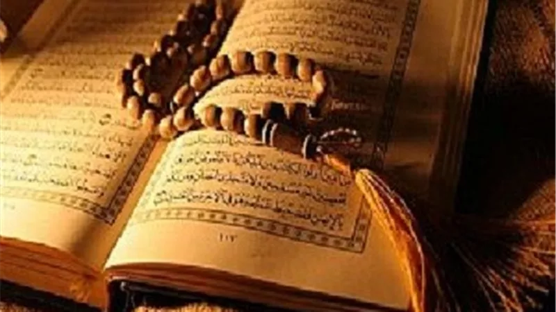 الإفتاء توضح حكم قراءة قرآن الجمعة قبل الأذان