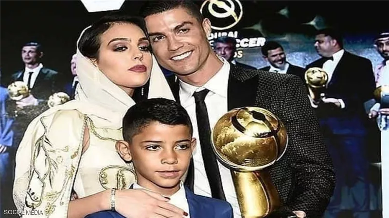 صديقة رونالدو على 