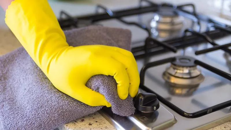 أسهل 3 طرق طبيعية ورخيصة لتنظيف البوتاجاز