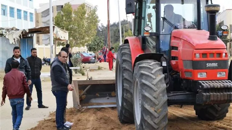 مستقبل وطن بالسويس يشارك فى تمهيد طريق كبربت جنيفة