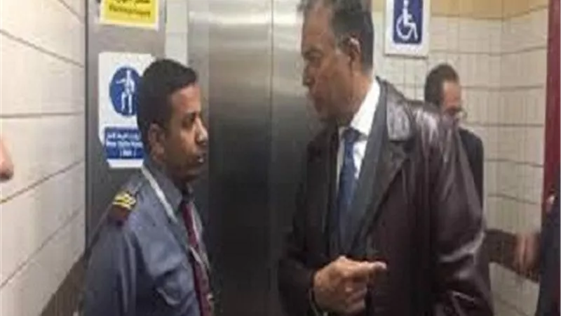 وزير النقل يجري جولة تفقدية مفاجئة للطريق 