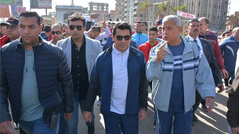 صبحي يطلق شارة بدء ماراثون المشي بشبين الكوم