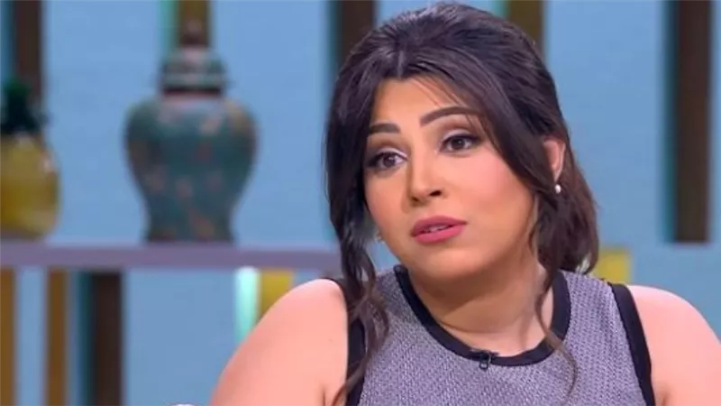 تعليق صادم من ايتن عامر على فساتين الفنانات المثيرة للجدل بالمهرجانات