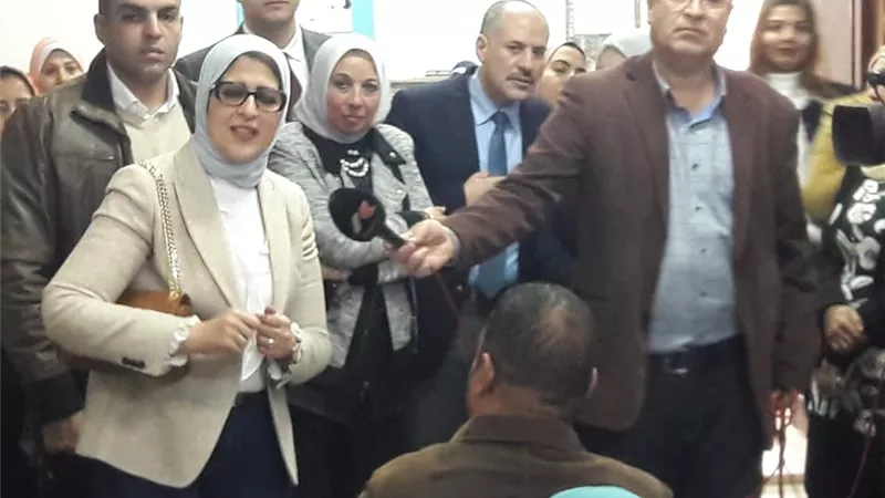 بالصور.. وزيرة الصحة تفاجئ مبادرة 100 مليون صحة في الإسماعيلية