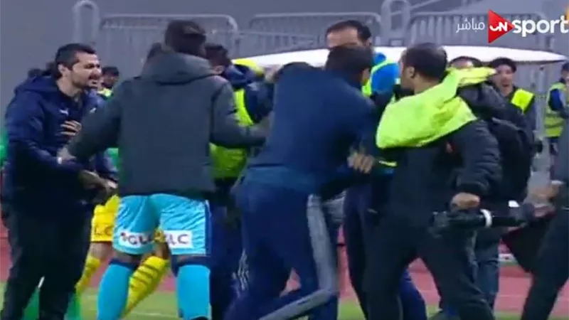 لحظة طرد جنش وسليمان من مباراة الزمالك والاتحاد السكندرى فيديو