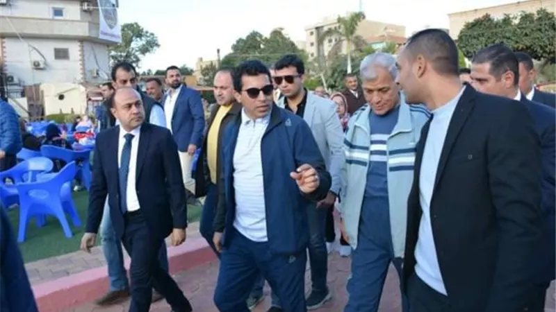 وزير الشباب والرياضة يتفقد نادي الجمهورية بشبين الكوم