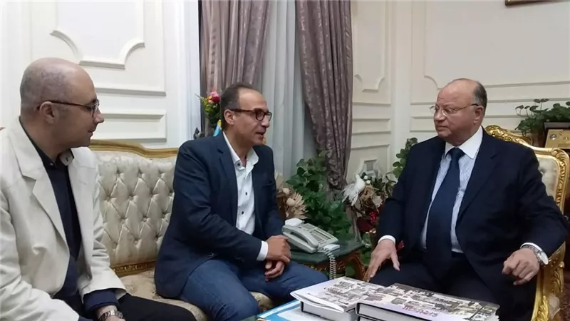 أتوبيسات لنقل جمهور معرض القاهرة للكتاب في مقره الجديد بالتجمع الخامس
