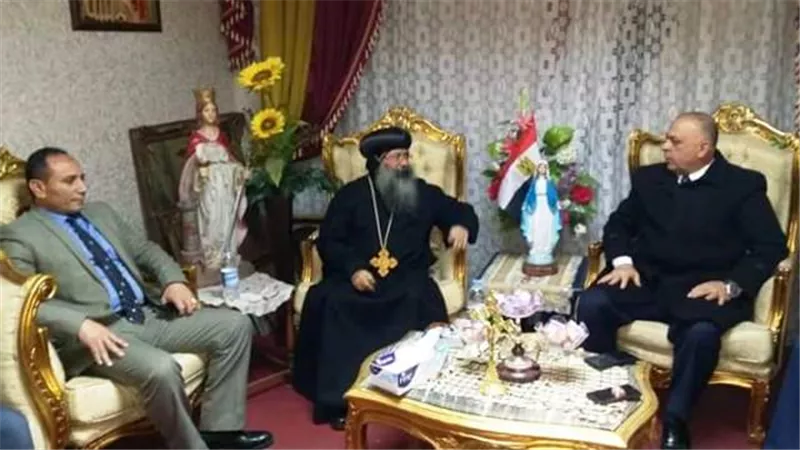 نائب محافظ القاهرة يشارك الأقباط فرحتهم بأعيادهم