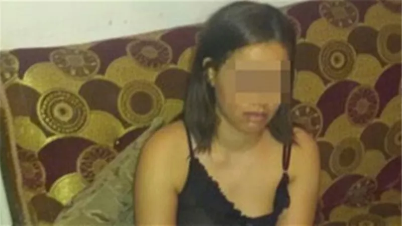 موظفة بأحد الفنادق تعرض نفسها على مواقع التواصل الاجتماعى .. الليلة بـ 5 آلاف جنيه