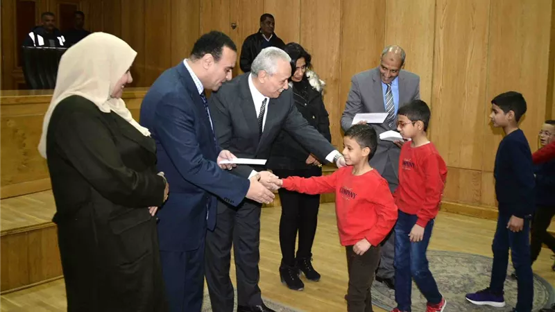 محافظ الأقصر يهنئ الأخوة الأقباط بعيد الميلاد المجيد