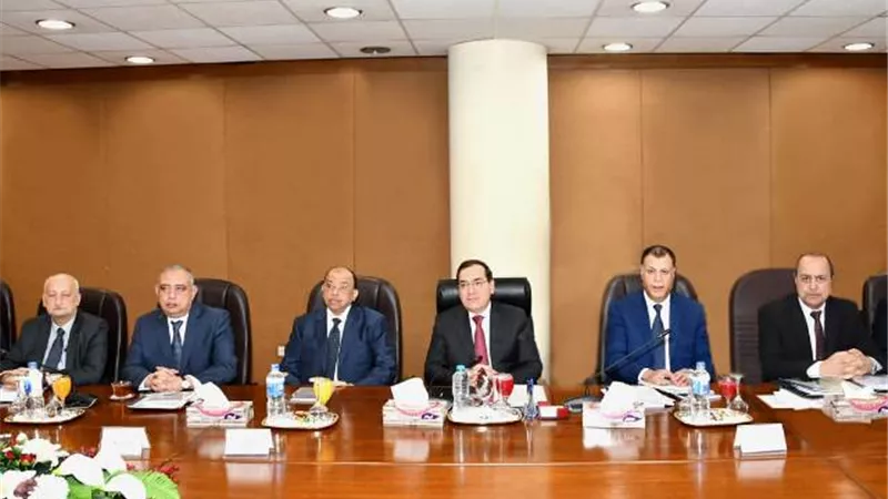 وزير البترول: تركيب عدادات قياس آلية بمحطات البنزين