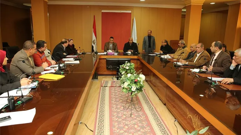 أبو غنيمه يناقش تسيير القوافل الطبيه بكفر الشيخ