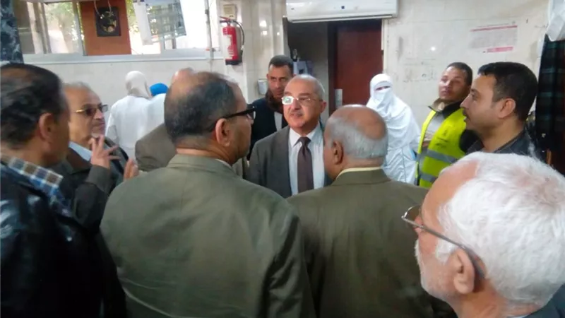 رئيس جامعة أسيوط : صحة المريض على رأس أولوياتنا.. صور