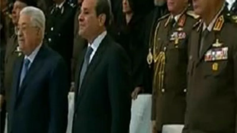 الرئيس السيسي يقف دقيقة حدادا على روح الشهيد مصطفى عبيد فيديو