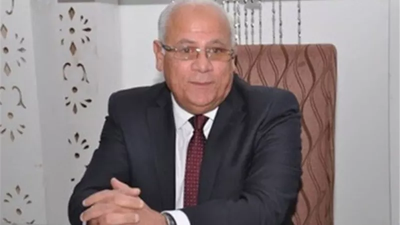 محافظ بورسعيد يقدم التهنئة للاخوة الأقباط بمناسبة عيد الميلاد المجيد