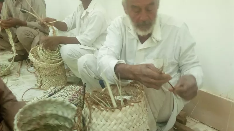 محافظ مطروح :برامج توعيه للشباب بأهمية المشروعات المتوسطة والصغيرة بالمحافظة