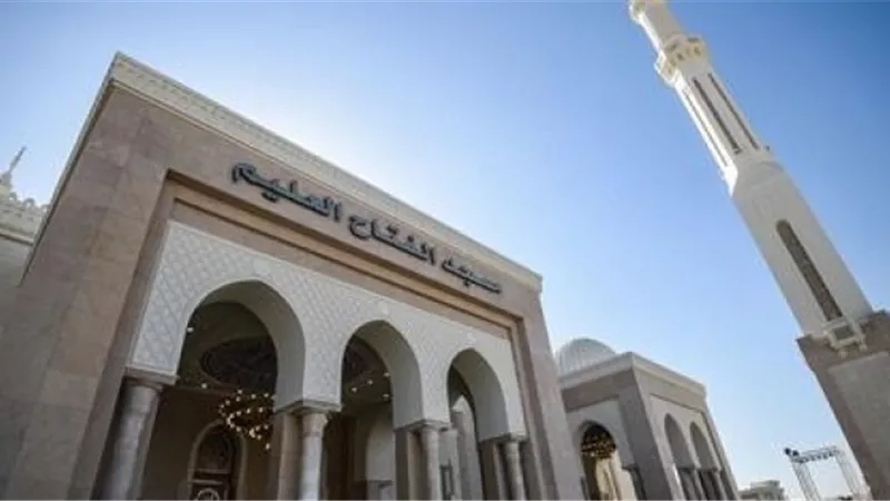 رفع أذان العشاء من مسجد الفتاح العليم بالعاصمة الإدارية الجديدة