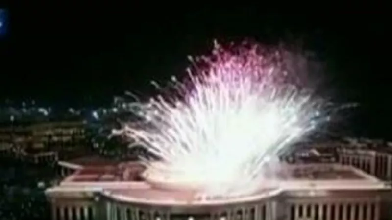 الالعاب النارية تزين سماء العاصمة الادارية فيديو