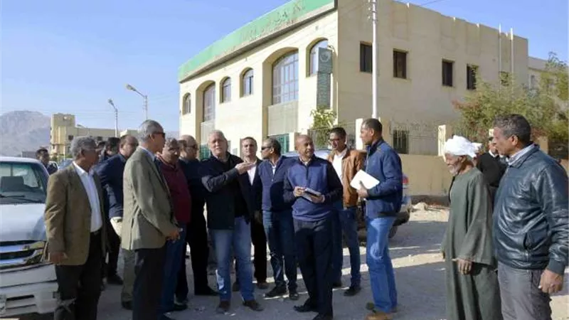 محافظ الاقصر يتفقد المشروعات التنموية والخدمية بمركز القرنة