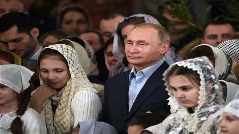 بوتين يهنئ المسيحيين الأرثوذكس بعيد الميلاد