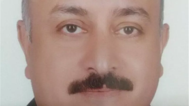 موظف مفصول ينتحل شخصية احد قيادات وزارة الداخلية للنصب علي رجال الاعمال