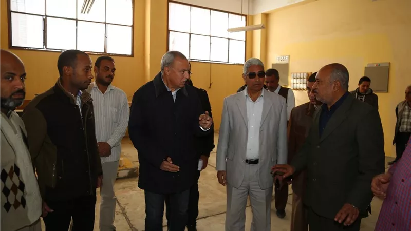 محافظ قنا يتفقد مركز التدريب المهني بقفط