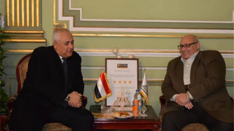 رئيس جامعة عين شمس يستقبل سفير مصر بسلطنة عمان