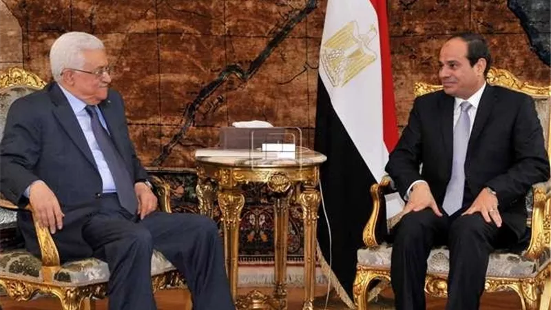 ابو مازن يغادر القاهرة بعد لقاء السيسي وافتتاح مسجد 