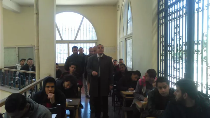 رئيس جامعة الأزهر يفاجئ الكليات بجولة مفاجئة لتفقد الامتحانات