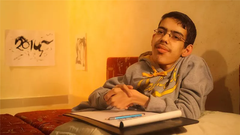 ابن غزه موهبة عملاقه فى الرسم صور