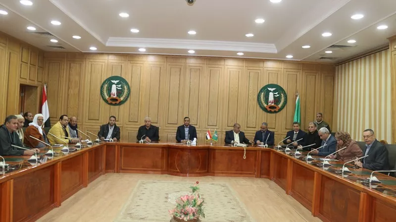 سكرتير عام المنوفية يجتمع بوفد نقابة الفلاحين بالمحافظة
