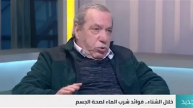 طبيب يحذر من تناول المشروبات بدلا من الماء بالفيديو