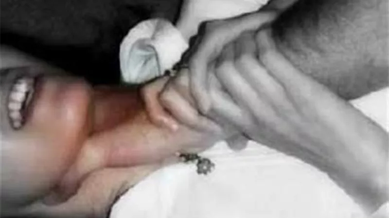 زوج يخنق زوجته وتسقط جثة هامدة بين يديه بكفرالدوار