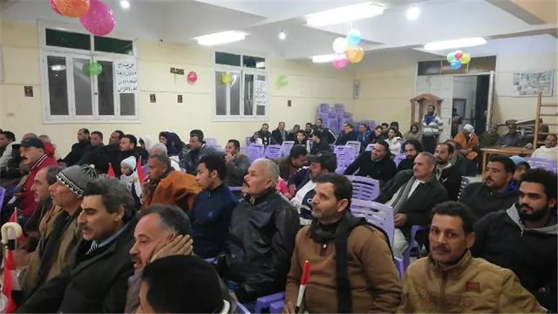 التوتر يسيطر على اهالى قرية مو أثناء متابعة حفل افضل لاعب في أفريقيا بالفيديو