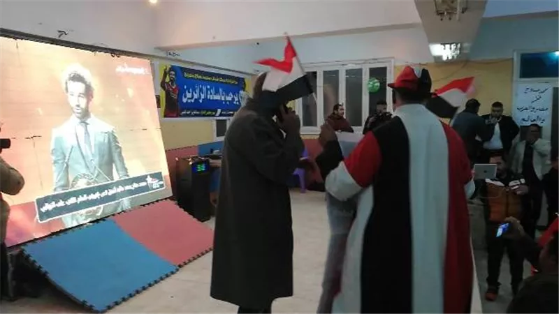 شاهد فرحه اهالي نجريج لحظه فوز صلاح بجائزه افضل لاعب .. بالفيديو