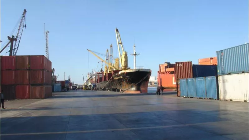 فتح مينائي بوغاز والدخيلة بعد اغلاقهما ٣ ايام