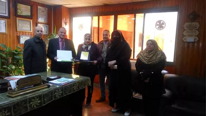 صحة الشرقية تكرم مفتشي إدارة الصيدلة بالزقازيق.. صور