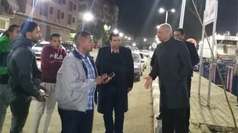 محافظ السويس يتفقد حي الكويت بعد منتصف الليل